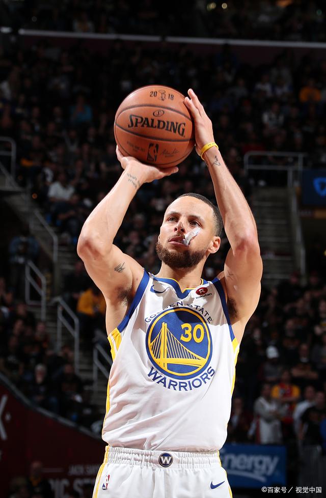 球场两端 球场两端